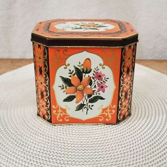VINTAGE ✨️ Tin Box with Hinged Lid - Picture 1 of 5